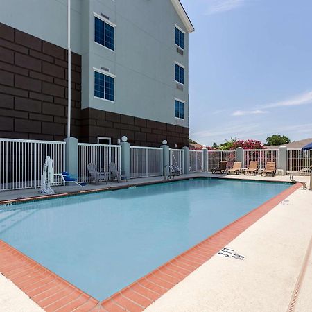 Comfort Suites New Orleans East Exterior photo