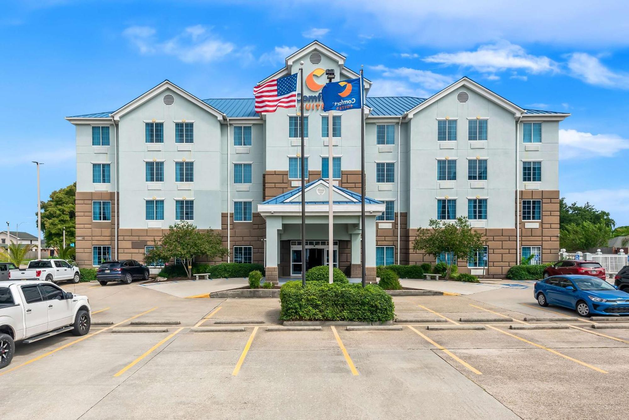 Comfort Suites New Orleans East Exterior photo