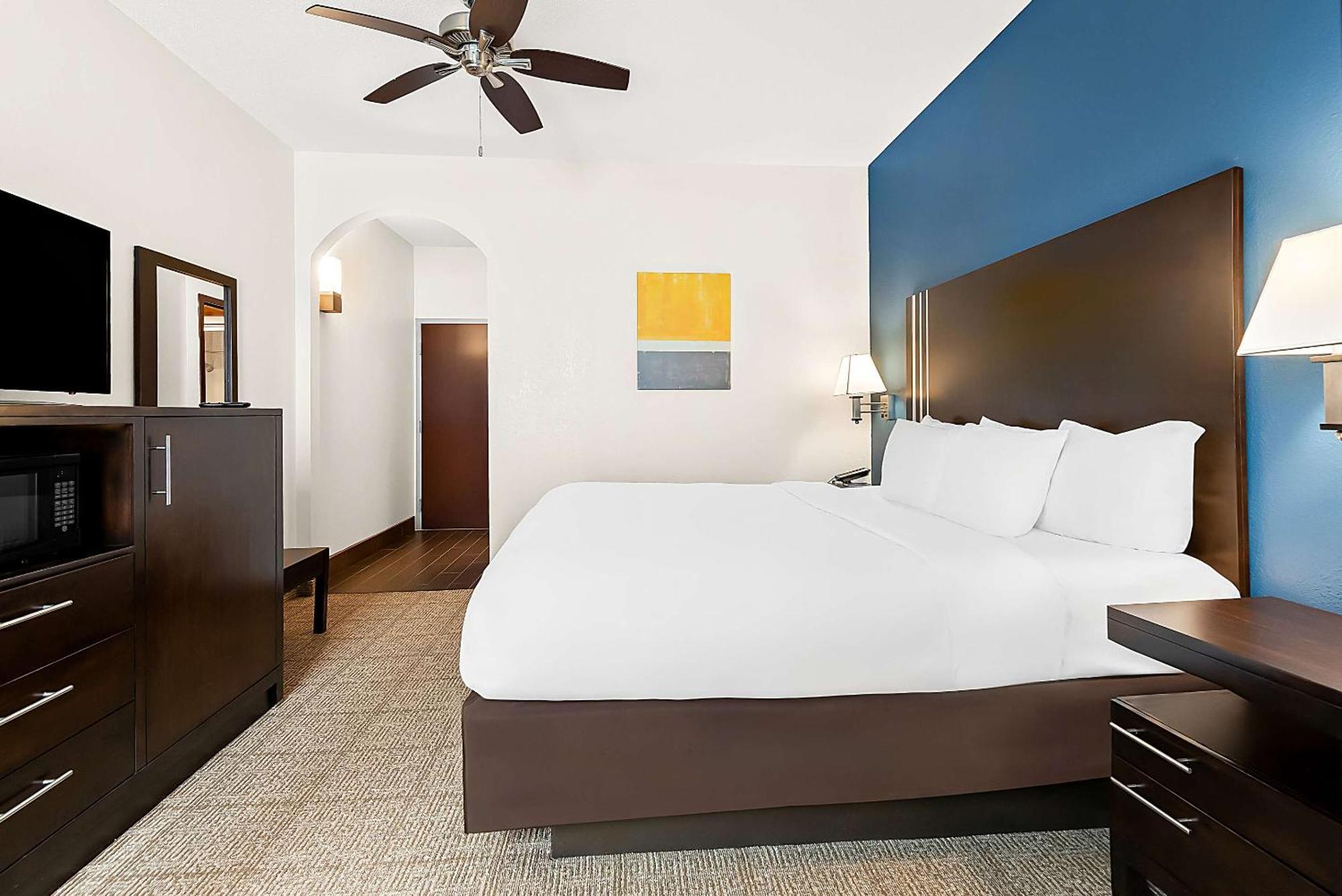 Comfort Suites New Orleans East Exterior photo